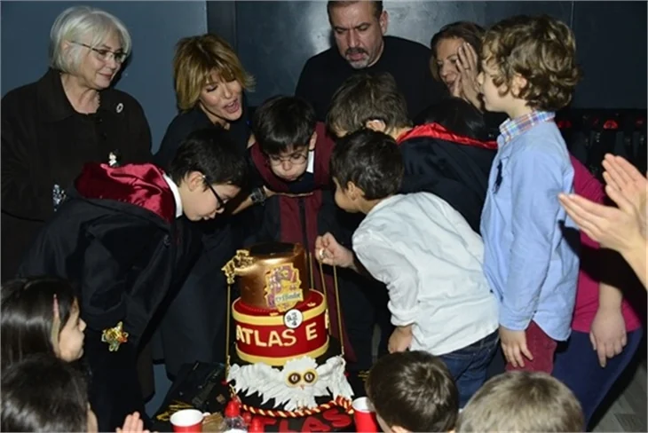 Gülben Ergen’in çocuklarının doğum günü aileyi buluşturdu!