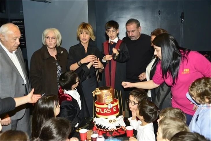 Gülben Ergen’in çocuklarının doğum günü aileyi buluşturdu!