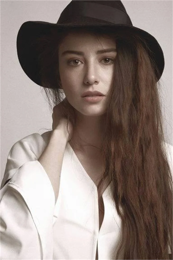 Kiraz Mevsimi'nin Öykü'sü Özge Gürel hakkında bilinmeyenler