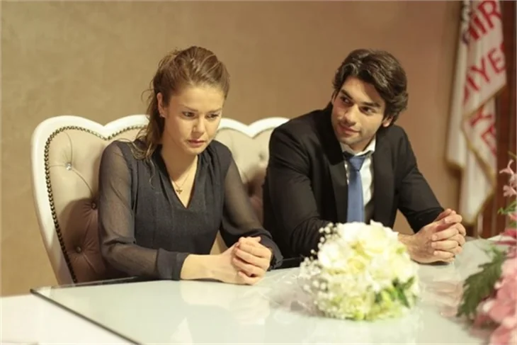 Şeref Meselesi'nde Emir ile Kübra nikah masasında!
