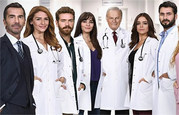 Dizisi yayından kalktı ülkeyi terk etti!