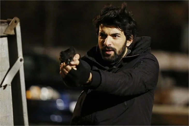 "Kara Para Aşk"ta Elif İpek'i kıskanınca...