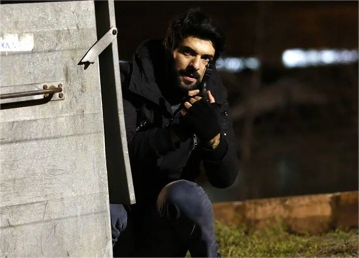 "Kara Para Aşk"ta Elif İpek'i kıskanınca...