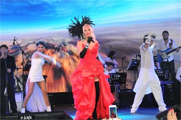 Ajda Pekkan: Gülşen beni hoplatıyor!