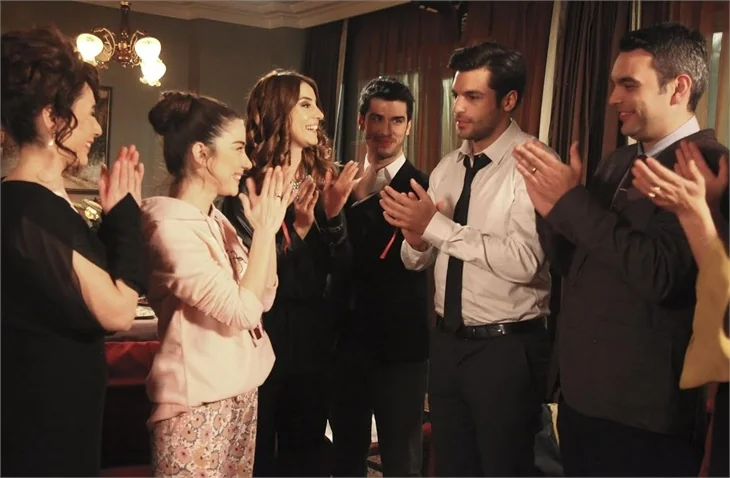 Kiraz Mevsimi’nde Ayaz ve Öykü’nün sürpriz nişanı