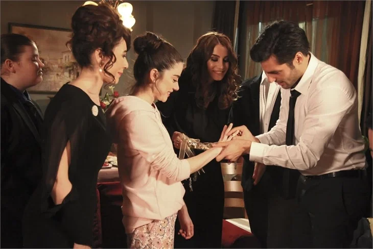 Kiraz Mevsimi’nde Ayaz ve Öykü’nün sürpriz nişanı