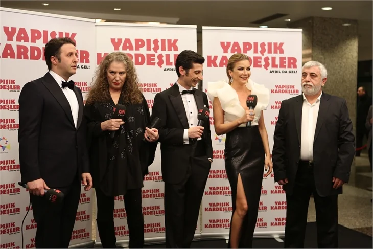 "Yapışık Kardeşler"den muhteşem gala!
