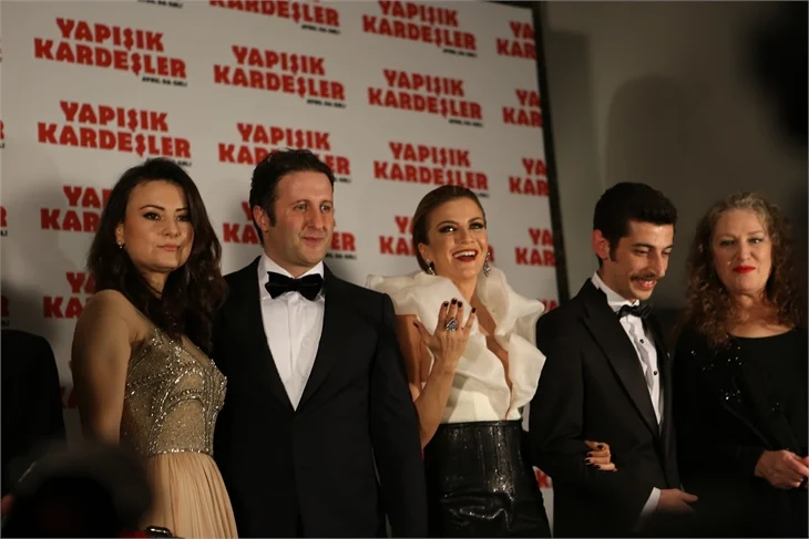 "Yapışık Kardeşler"den muhteşem gala!