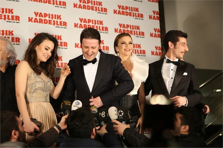 "Yapışık Kardeşler"den muhteşem gala!