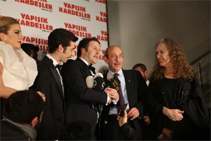 "Yapışık Kardeşler"den muhteşem gala!