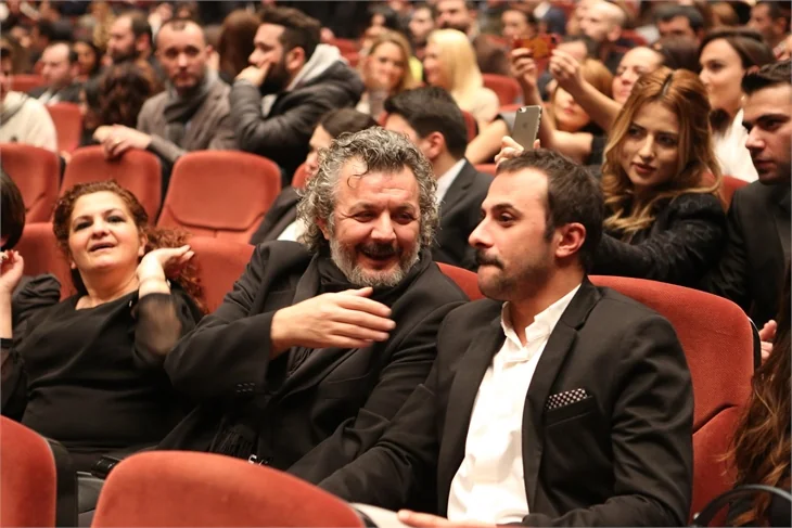 "Yapışık Kardeşler"den muhteşem gala!