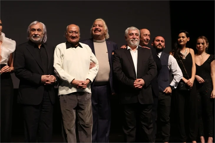 "Yapışık Kardeşler"den muhteşem gala!