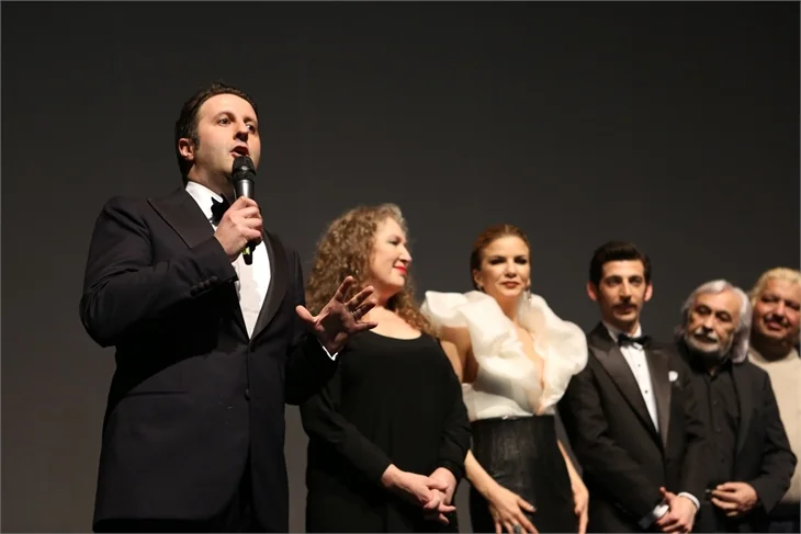 "Yapışık Kardeşler"den muhteşem gala!