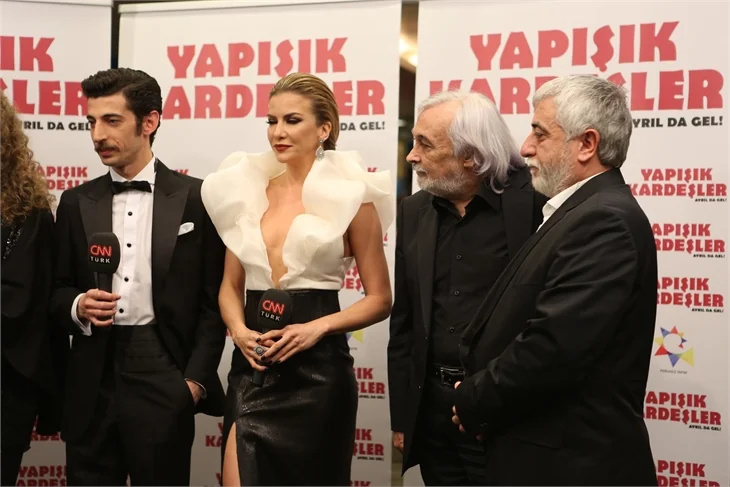 "Yapışık Kardeşler"den muhteşem gala!