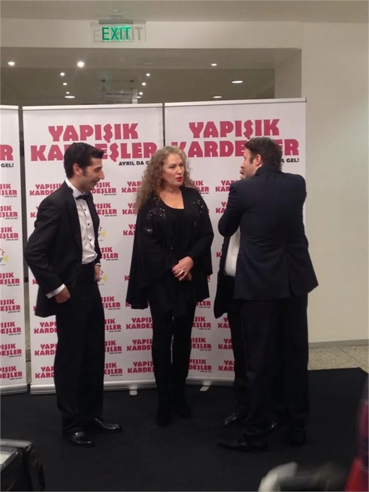 "Yapışık Kardeşler"den muhteşem gala!