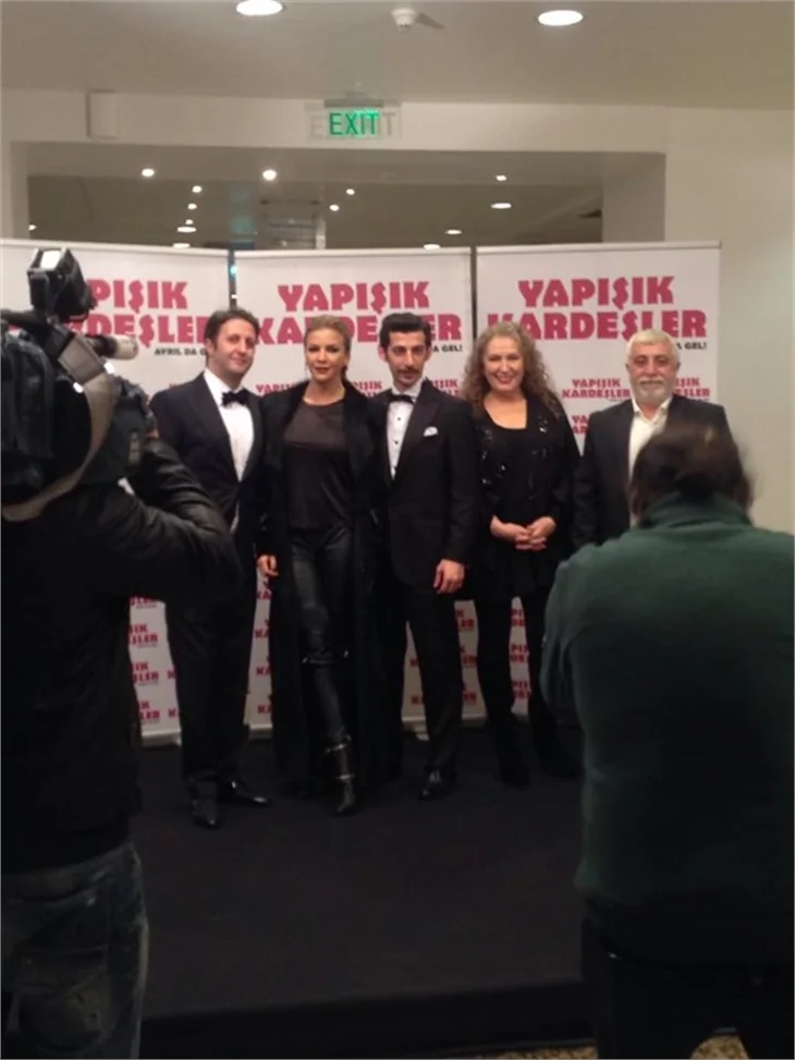 "Yapışık Kardeşler"den muhteşem gala!