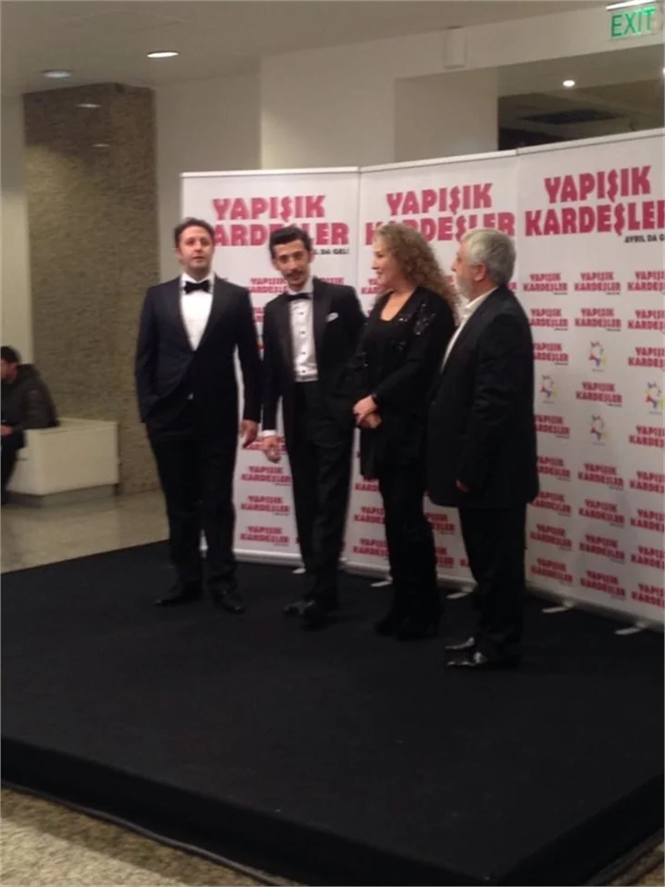 "Yapışık Kardeşler"den muhteşem gala!