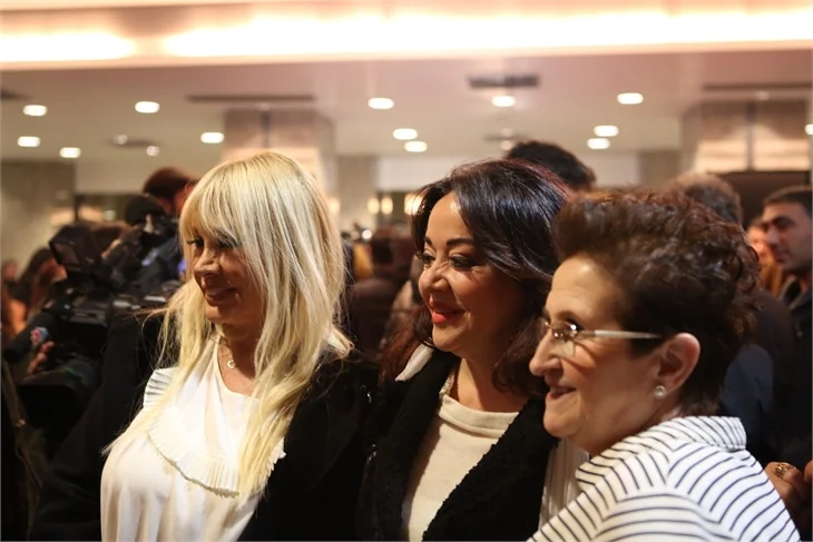 "Yapışık Kardeşler"den muhteşem gala!