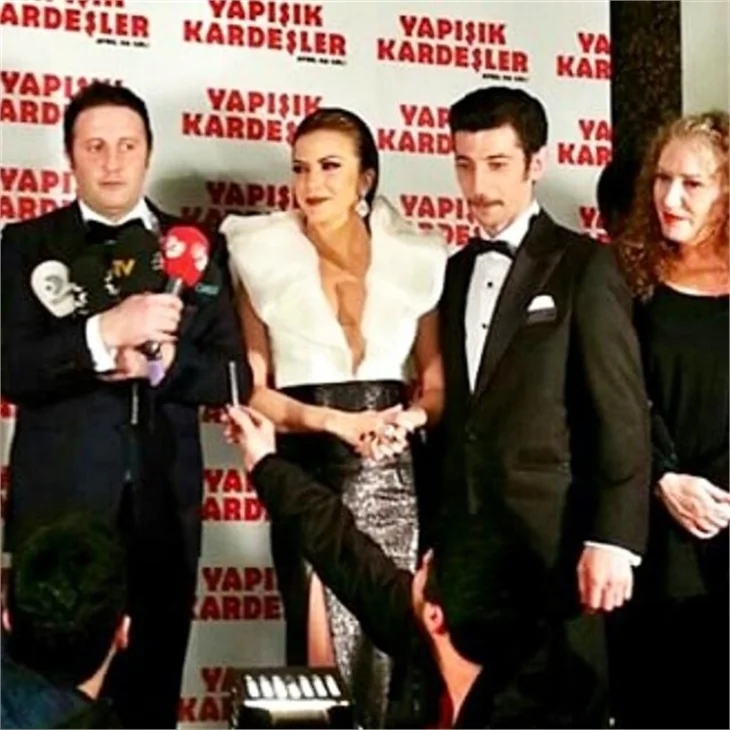 "Yapışık Kardeşler"den muhteşem gala!