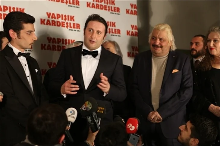 Salona çiftetelliyle girdiler!
