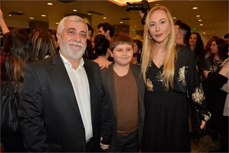 Salona çiftetelliyle girdiler!