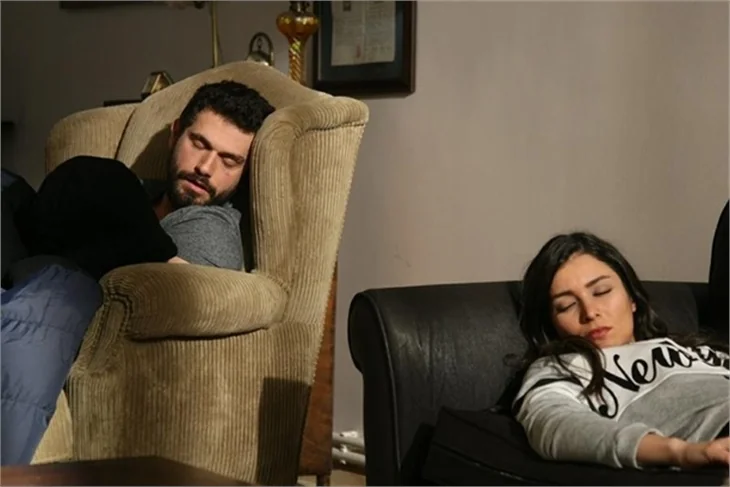 Güllerin Savaşı'nda Gülru köşkü ele geçiriyor!