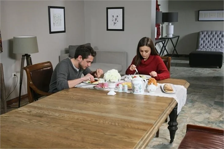 Güllerin Savaşı'nda Gülru köşkü ele geçiriyor!