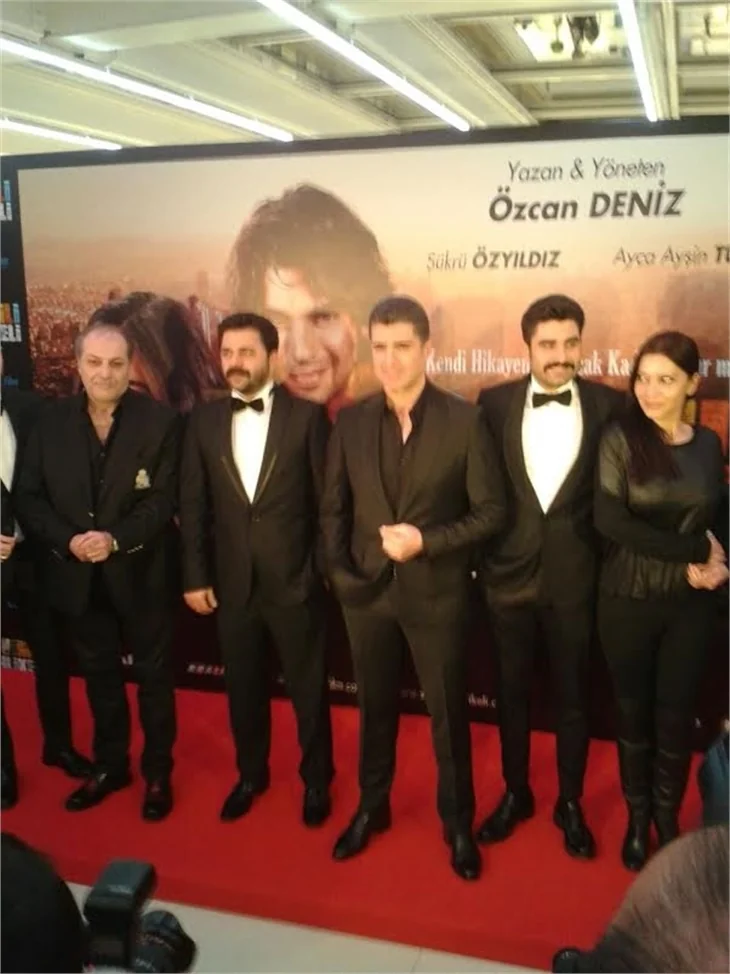 Sevimli Tehlikeli filminin galasına ünlü akını!