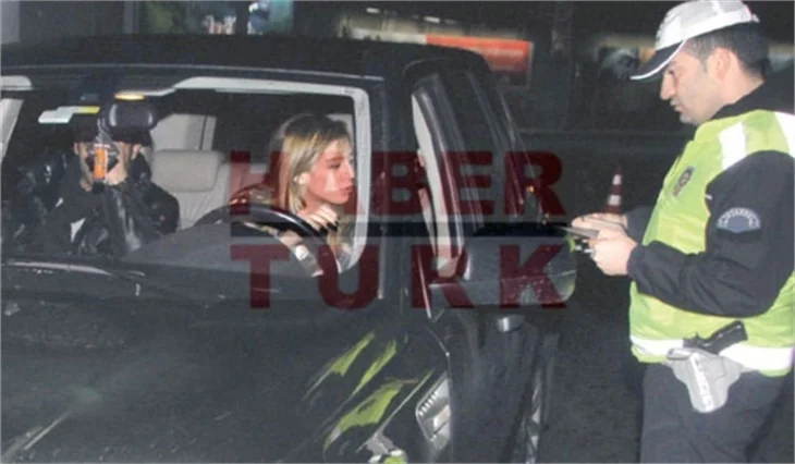 "Sinem Kobal ve Kenan İmirzalioğlu'nu polis yakalattı!"
