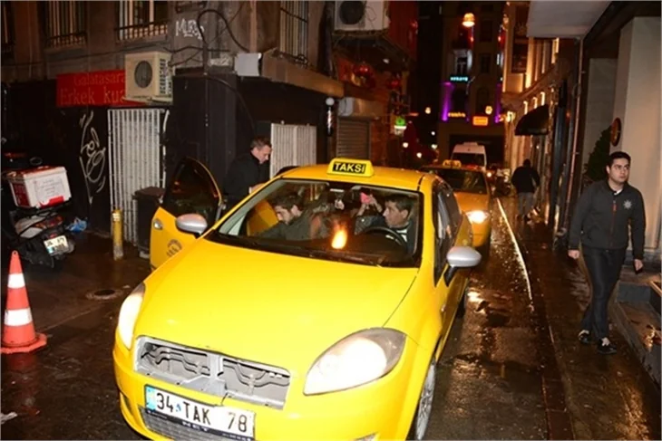 Ersun Yanal'ın 'otel' kaçamağı!