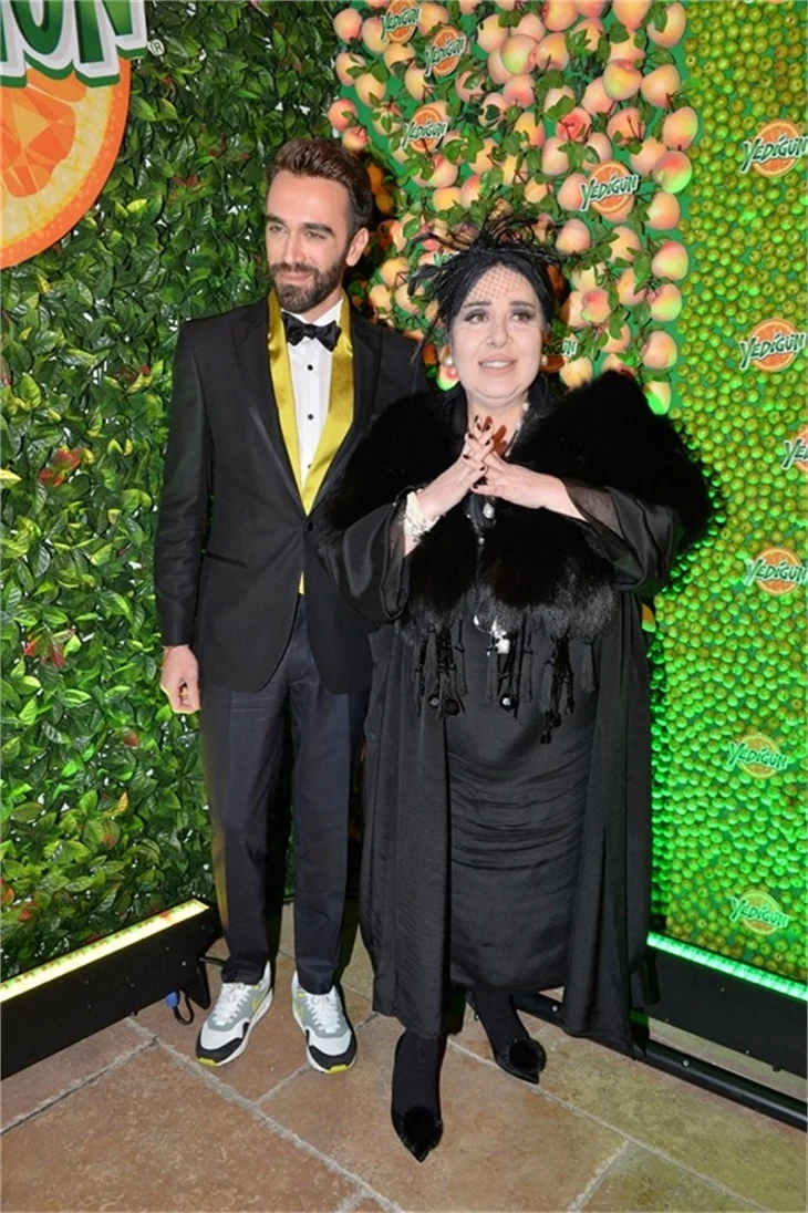 Nur Yerlitaş'ı yalnız bırakmadılar