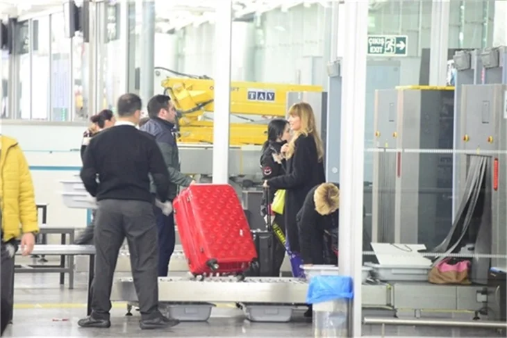 Özge Ulusoy ve Hacı Sabancı Dubai yolcusu