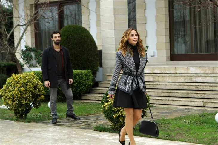 Ayşegül, Poyraz’ın Kim Olduğunu Öğreniyor