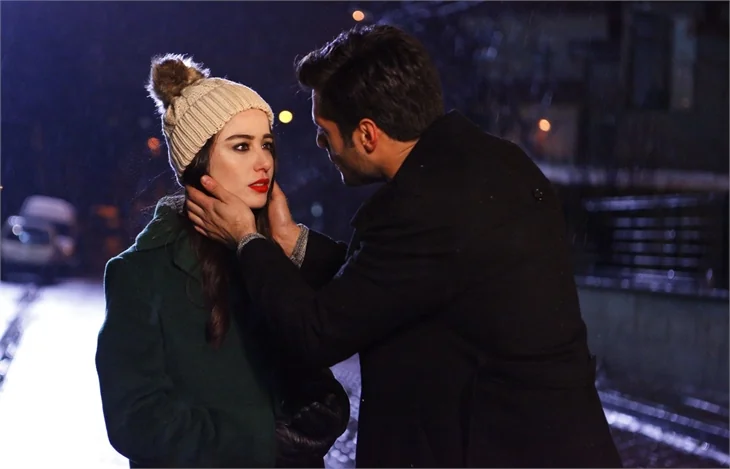 Kiraz Mevsimi'nde Ayaz ve Öykü'nün aşk oyunu!