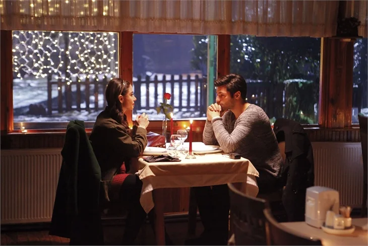 Kiraz Mevsimi'nde Ayaz ve Öykü'nün aşk oyunu!