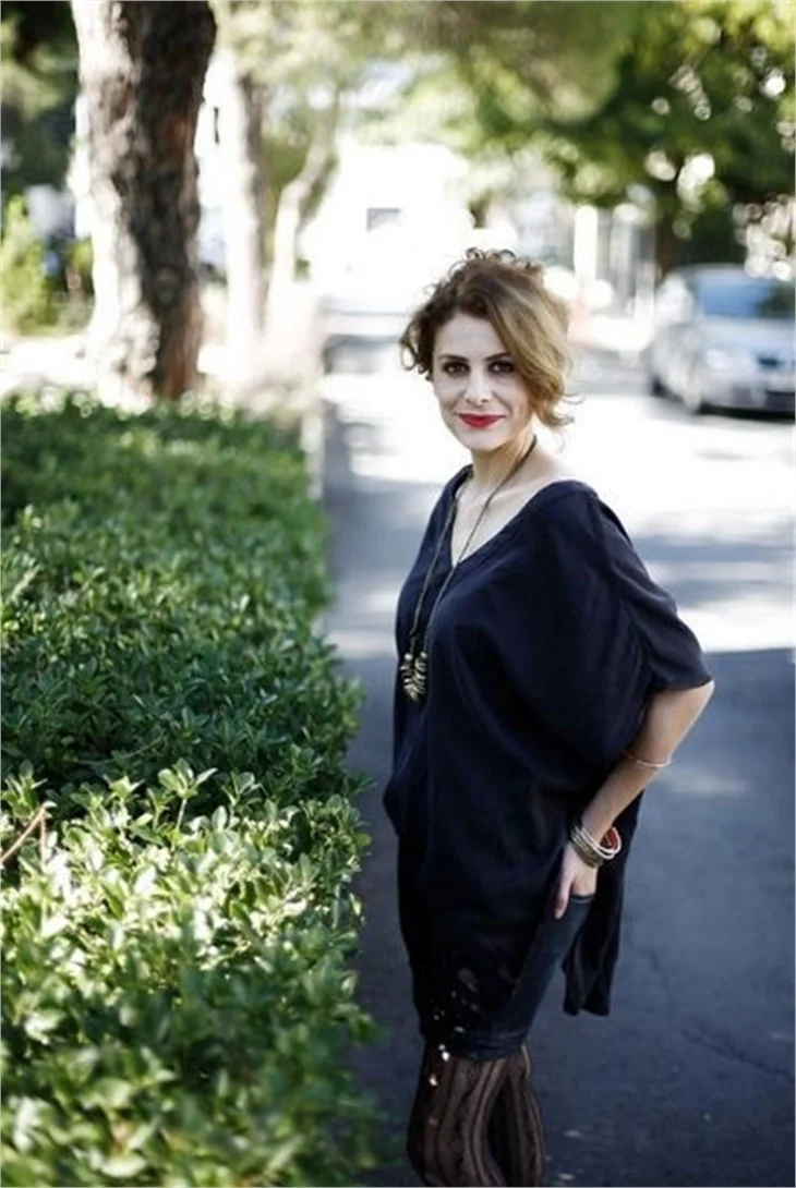 Paramparça'nın güzel oyuncusu Ebru Özkan!