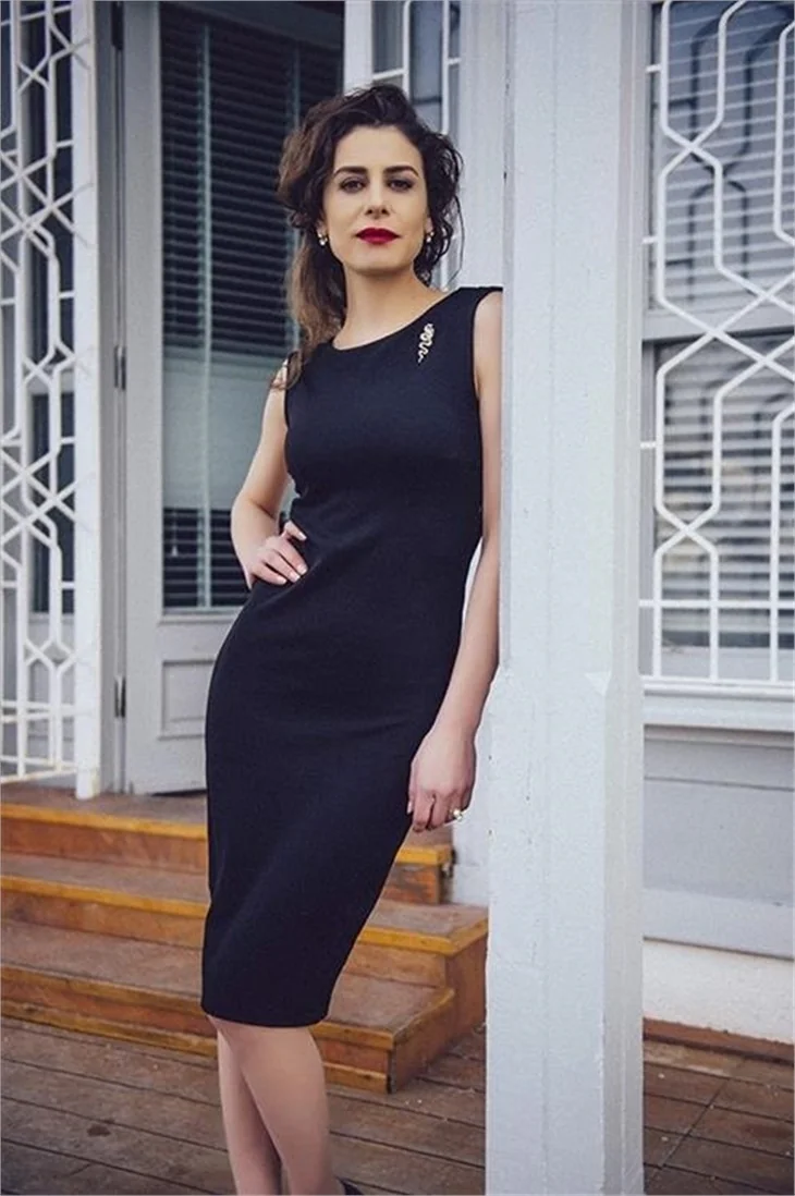 Paramparça'nın güzel oyuncusu Ebru Özkan!