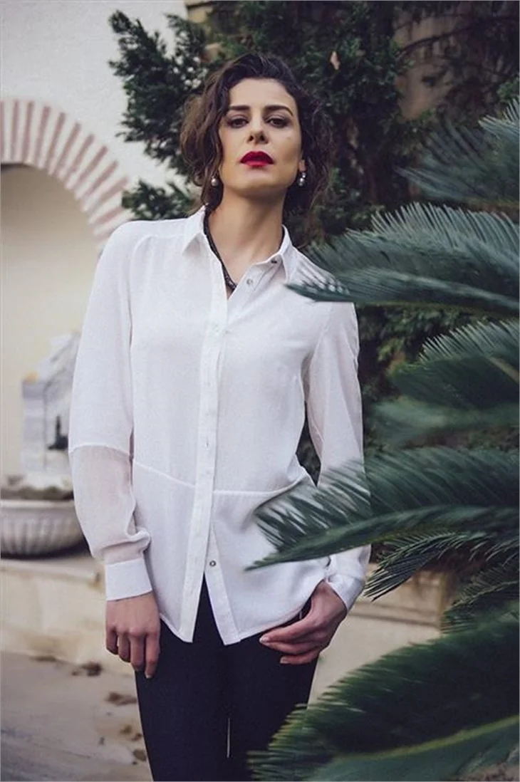 Paramparça'nın güzel oyuncusu Ebru Özkan!