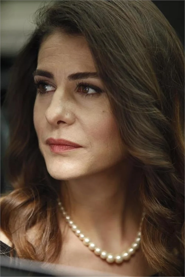 Paramparça'nın güzel oyuncusu Ebru Özkan!