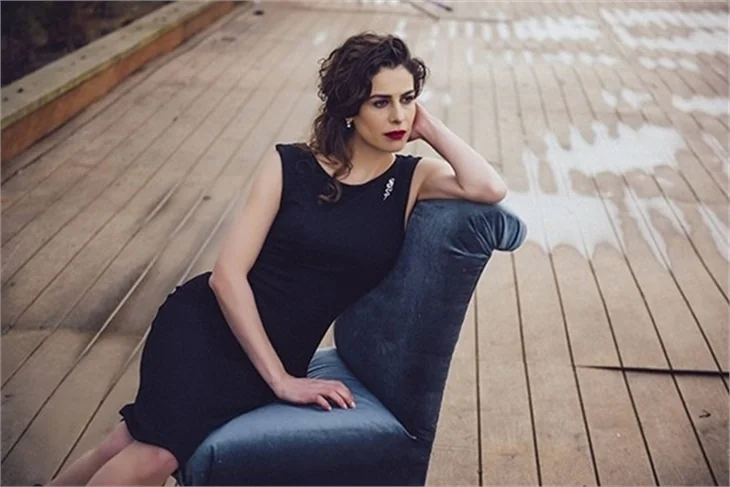 Paramparça'nın güzel oyuncusu Ebru Özkan!