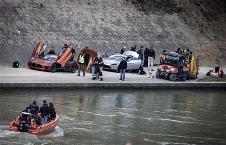 Roma'da James Bond isyanı!