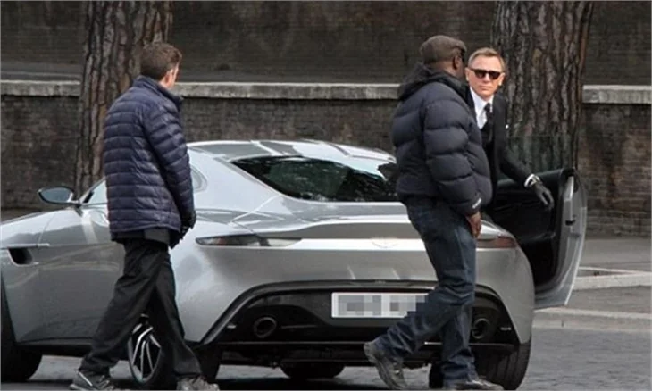 Roma'da James Bond isyanı!