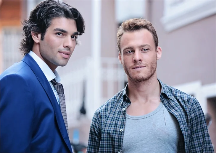 Kerem Bürsin hayranları oraya akın etti!
