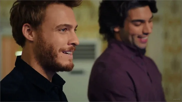 Kerem Bürsin hayranları oraya akın etti!