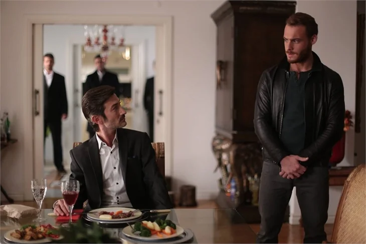 Kerem Bürsin hayranları oraya akın etti!