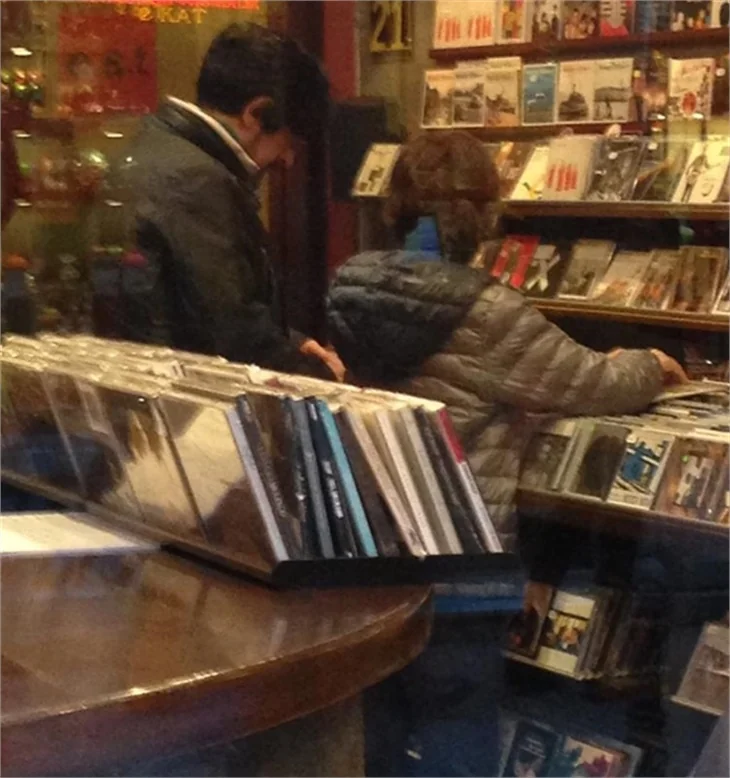 Okan Bayülgen 'Fotoğrafları silin' dedi ama...