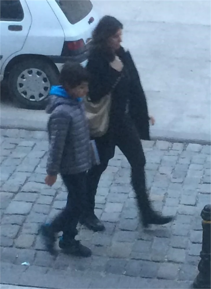 Okan Bayülgen 'Fotoğrafları silin' dedi ama...