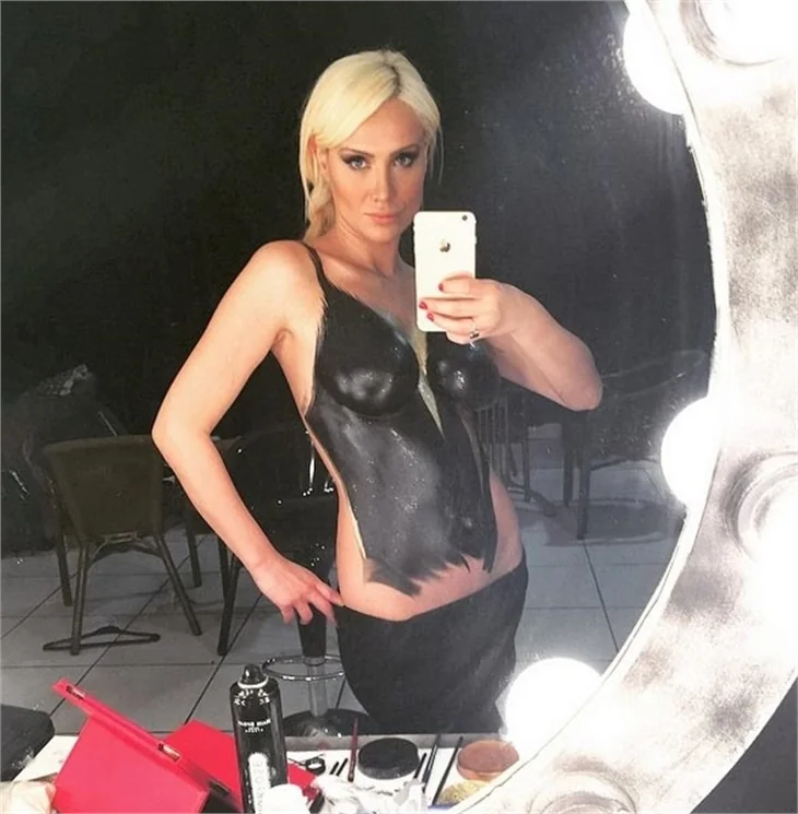 Esra ve Ceyda kapak oldu!