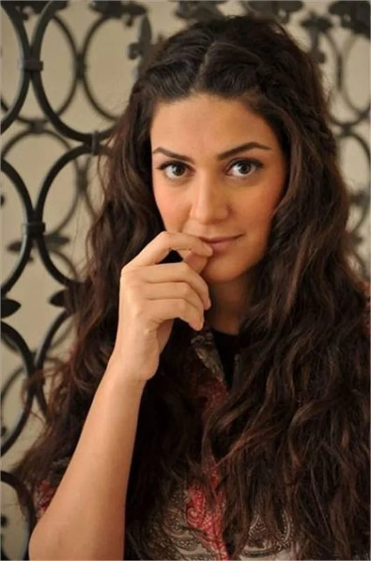 Bergüzar Korel: "Adam olmak zor, erkek olmak kolay"