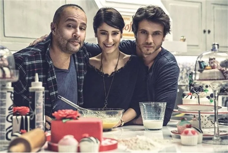 Hazal Kaya ve Aras Bulut İynemli, İzzet Çapa'ya konuştu!